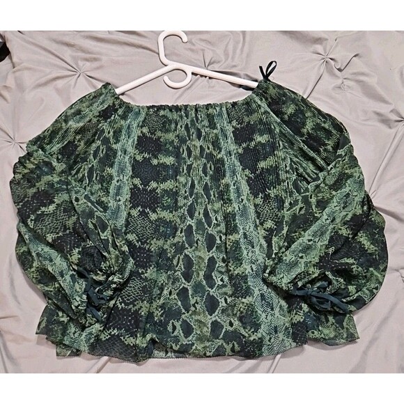 Wilfred Aritzia Talence Blouse Green & Black Python Snake Print Pleated size S - Picture 3 of 6